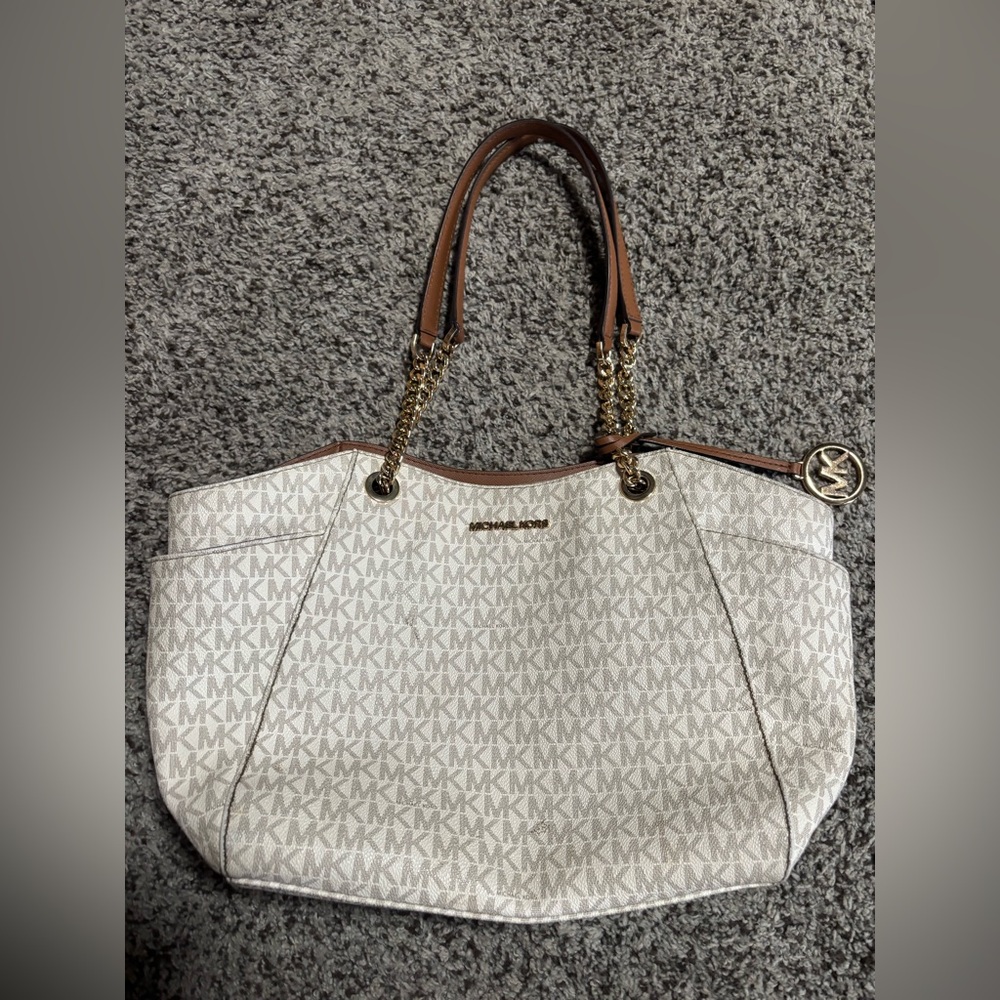 Micheal Kors purse